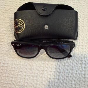 Ray-Ban Wayfarer Polarized Sunglasses with case Brand New